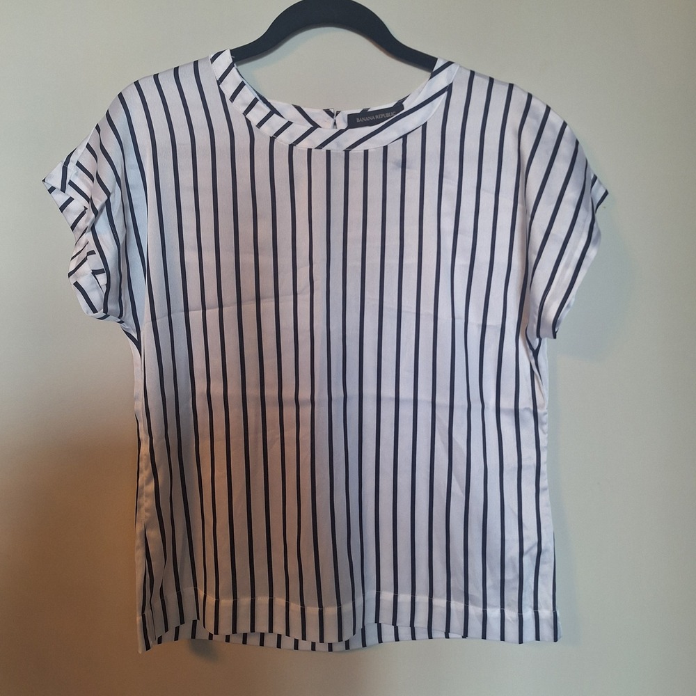Banana Republic Black and White Striped Short Sleeve Blouse Top Size Small